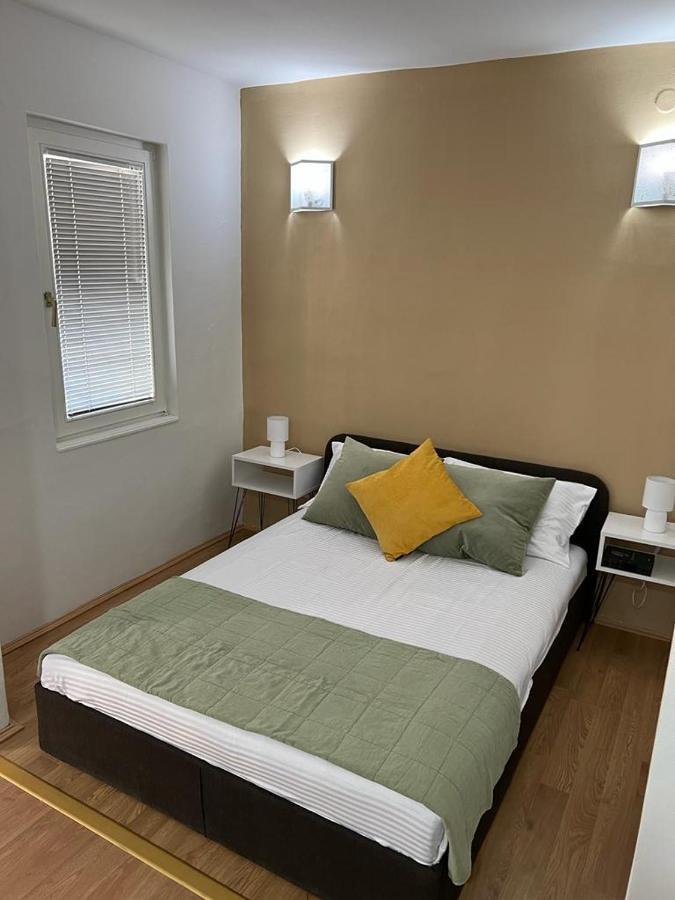 Apartment - 411 *